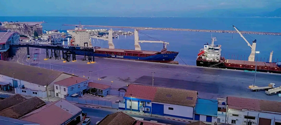 Le Port de Béjaïa Le Port de Béjaïa